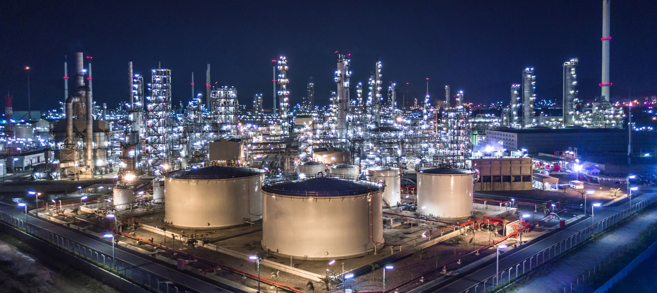 oil refinery in middle east